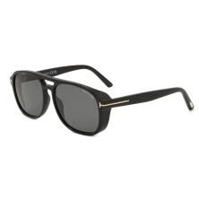 Солнцезащитные очки Tom Ford Rosco FT1022 01A